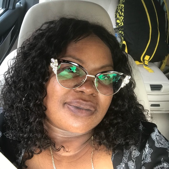 Meet your Posher, Ruth - Picture 1 of 6